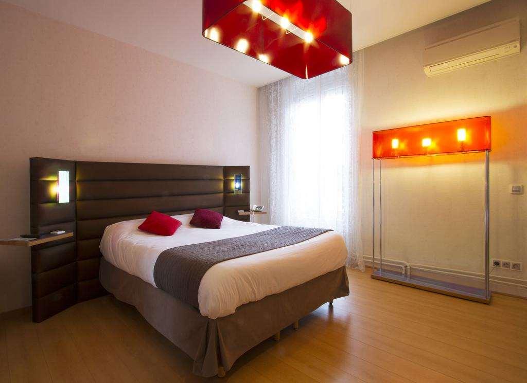 Brit Hotel Roanne - Le Grand Hotel Cameră foto