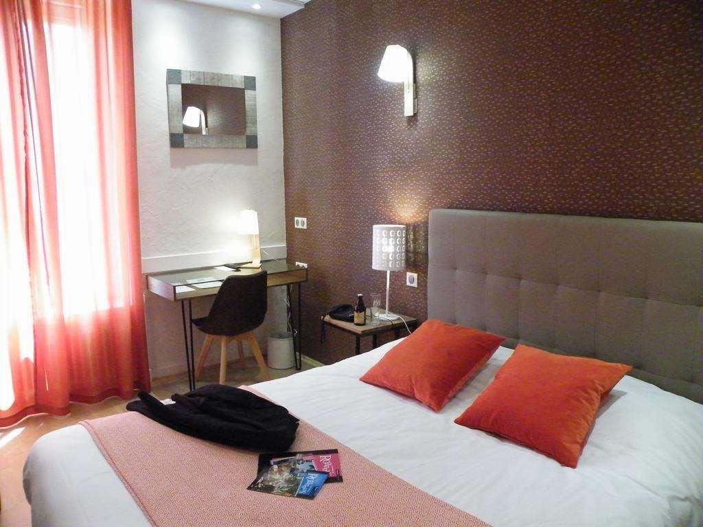 Brit Hotel Roanne - Le Grand Hotel Cameră foto